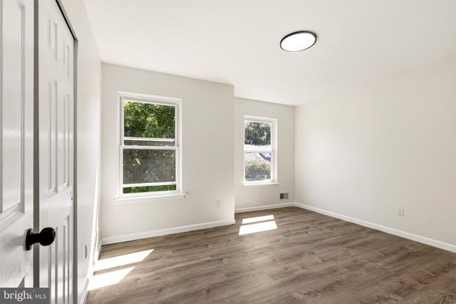 12 SHELLI TER, Barnegat, NJ 08005