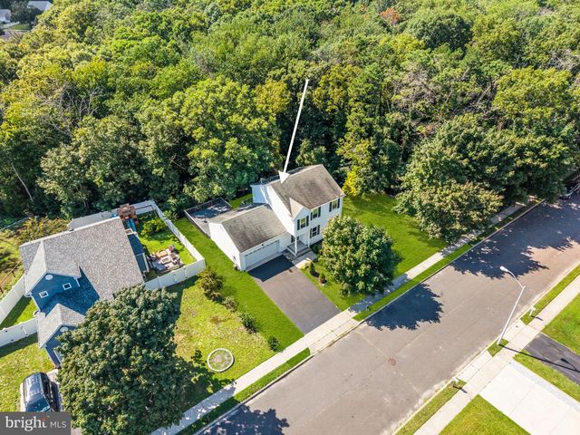 12 SHELLI TER, Barnegat, NJ 08005