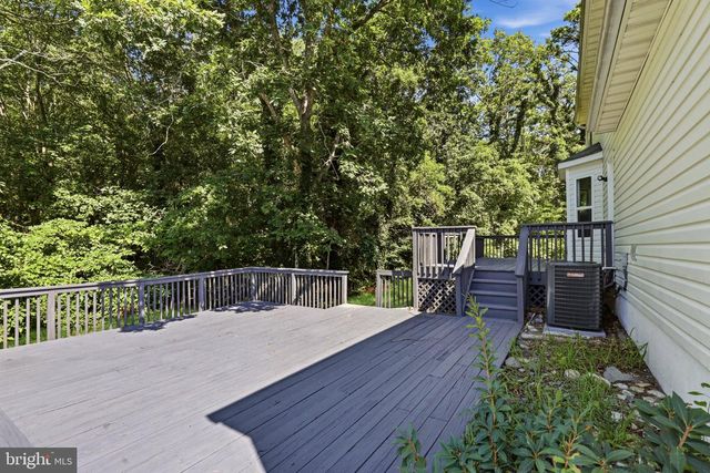 12 SHELLI TER, Barnegat, NJ 08005