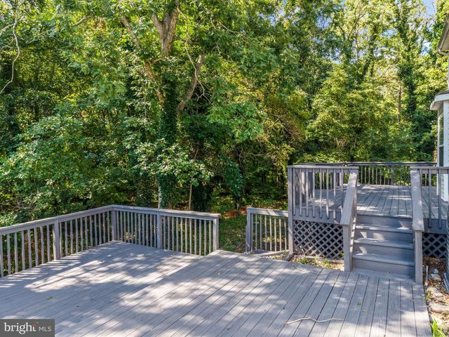 12 SHELLI TER, Barnegat, NJ 08005