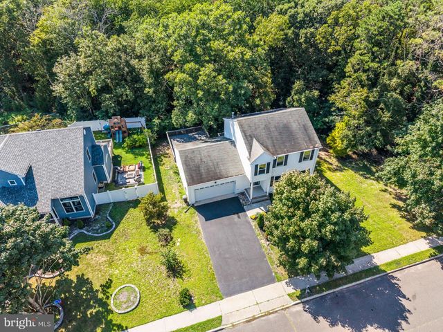 12 SHELLI TER, Barnegat, NJ 08005