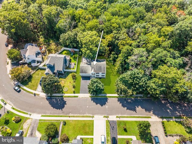 12 SHELLI TER, Barnegat, NJ 08005