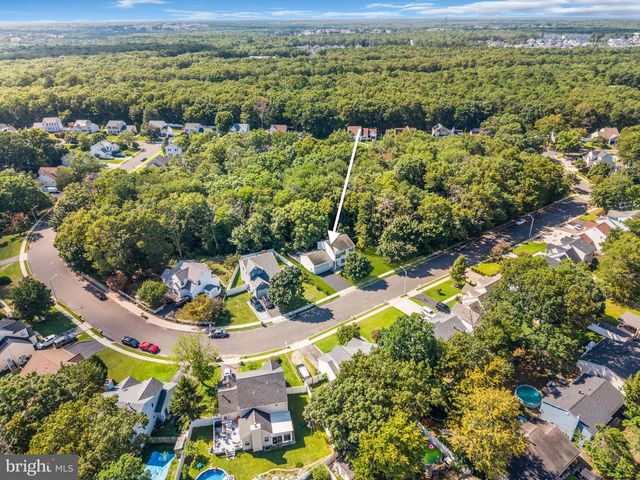 12 SHELLI TER, Barnegat, NJ 08005