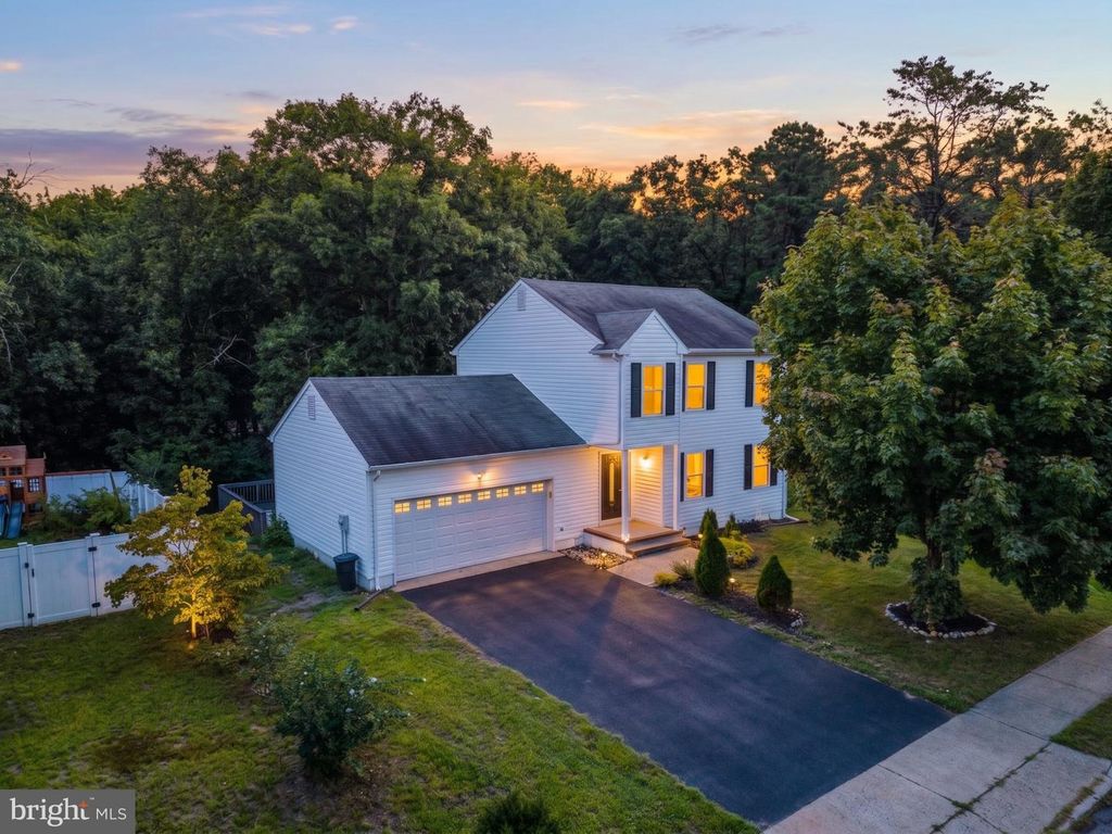 12 SHELLI TER, Barnegat, NJ 08005