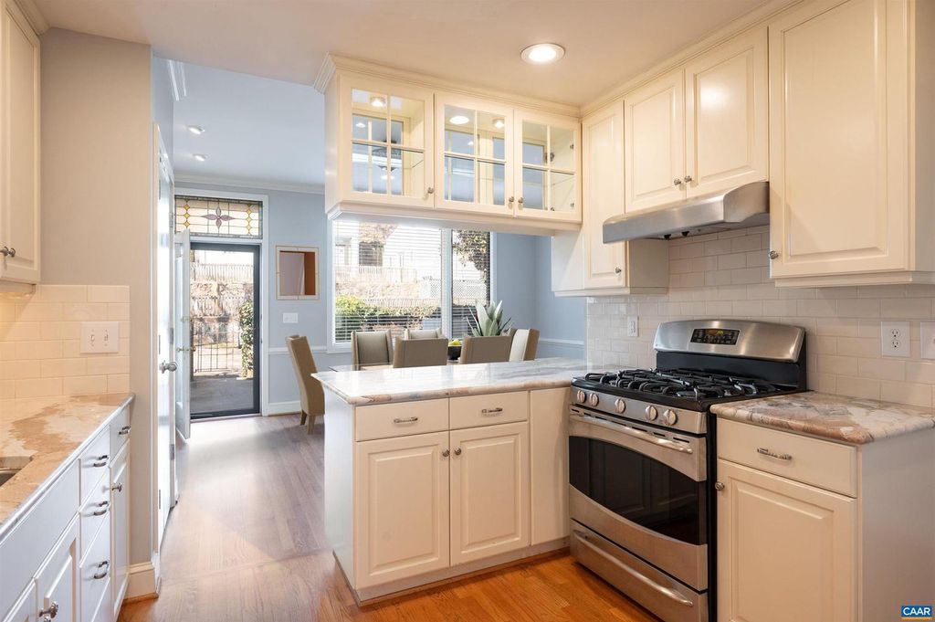 Image 14 of property listing at 503 NE 2ND ST, Charlottesville, VA 22902