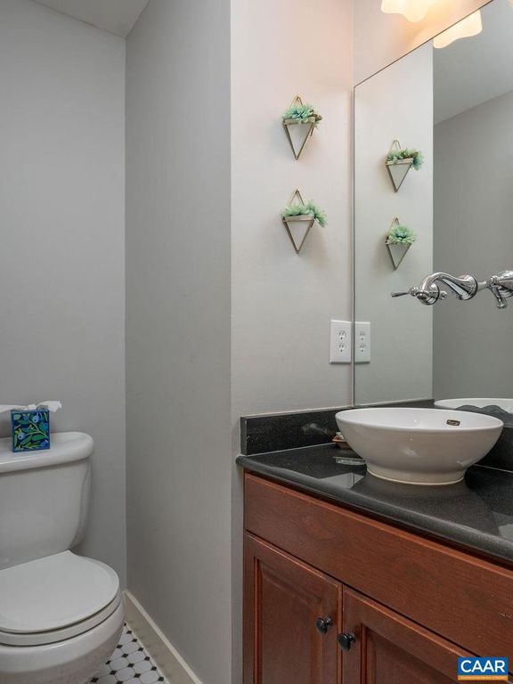 Image 16 of property listing at 503 NE 2ND ST, Charlottesville, VA 22902