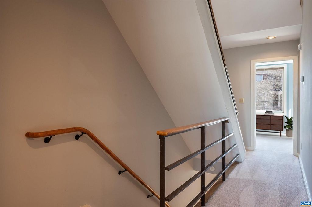 Image 18 of property listing at 503 NE 2ND ST, Charlottesville, VA 22902