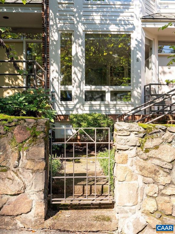 Image 3 of property listing at 503 NE 2ND ST, Charlottesville, VA 22902