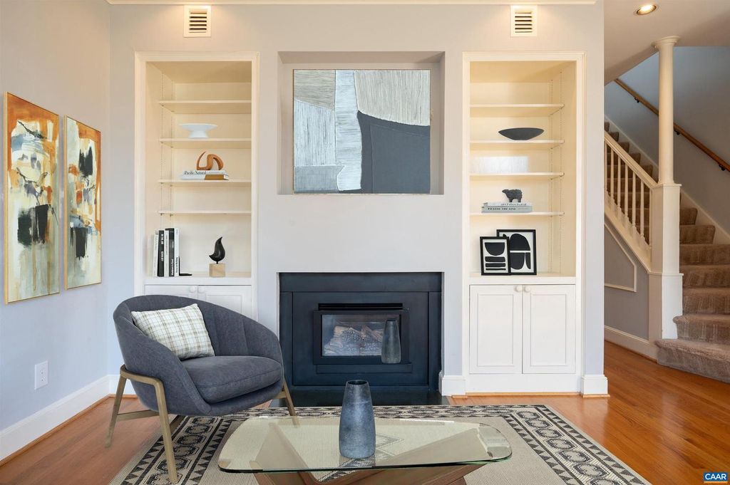 Image 8 of property listing at 503 NE 2ND ST, Charlottesville, VA 22902