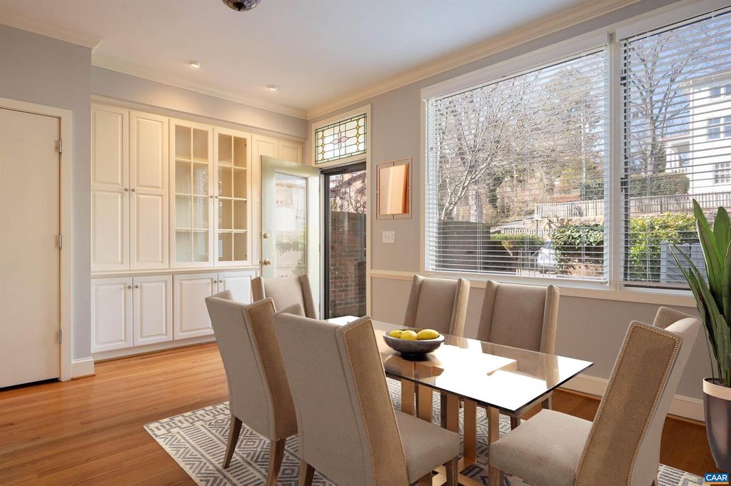 Image 9 of property listing at 503 NE 2ND ST, Charlottesville, VA 22902