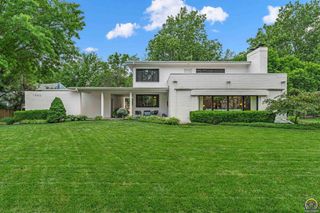 1945 SW Pembroke LN, Topeka, KS 66604