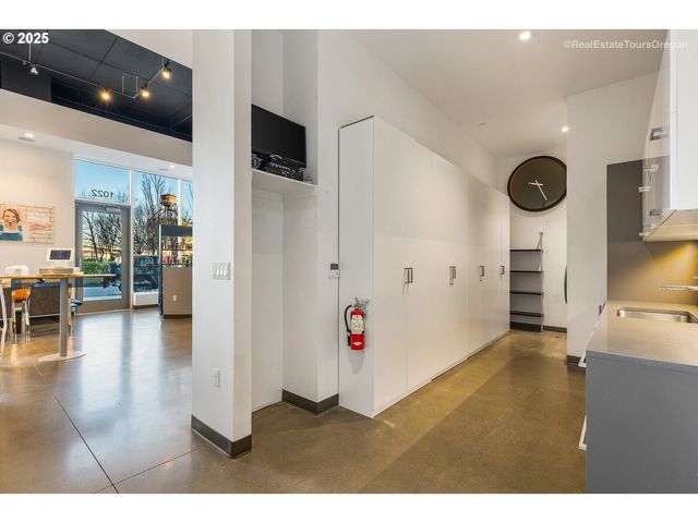 1022 Nw OVERTON St, Portland, OR 97209