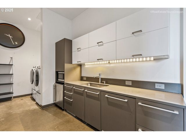 1022 Nw OVERTON St, Portland, OR 97209