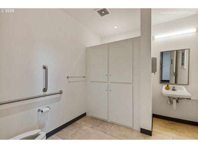 1022 Nw OVERTON St, Portland, OR 97209