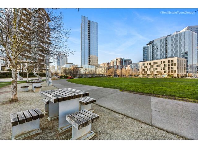 1022 Nw OVERTON St, Portland, OR 97209