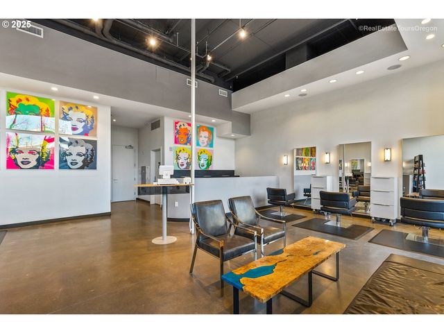 1022 Nw OVERTON St, Portland, OR 97209
