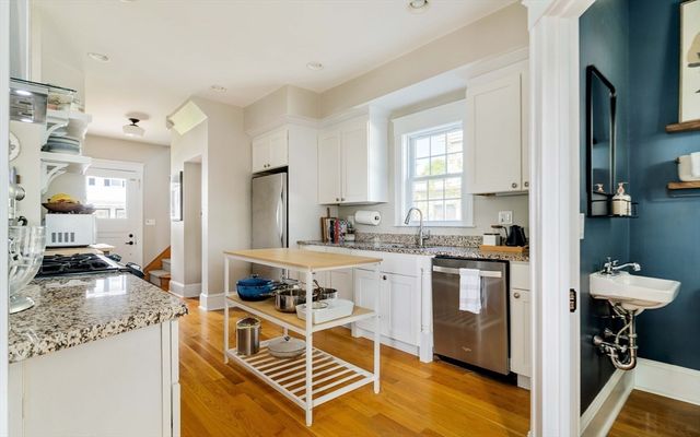 338 Beech St, Boston, MA 02131