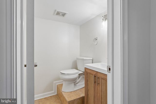 1126 INGLESIDE, Baltimore, MD 21207