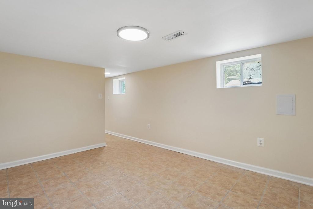 Image 17 of property listing at 1126 INGLESIDE, Baltimore, MD 21207