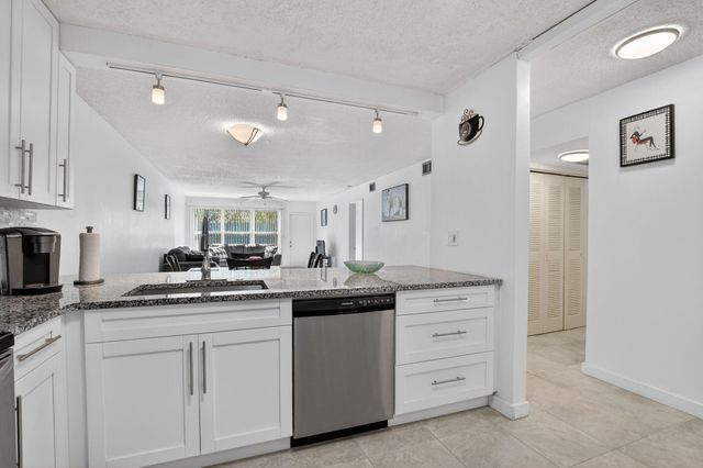 9110 Fairbanks Lane 5, Boca Raton, FL 33496