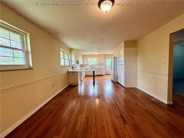 104 Ruby Lane, Sissonville, WV 25320