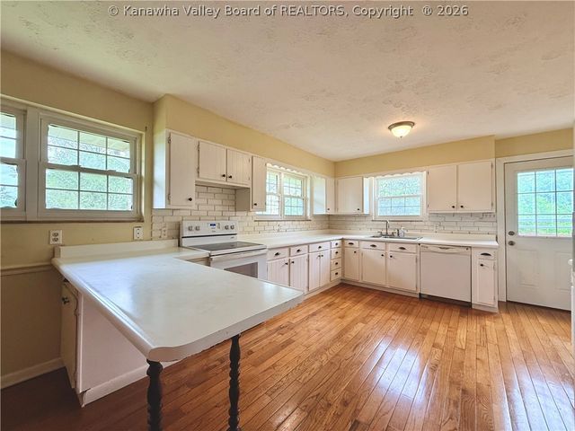 104 Ruby Lane, Sissonville, WV 25320