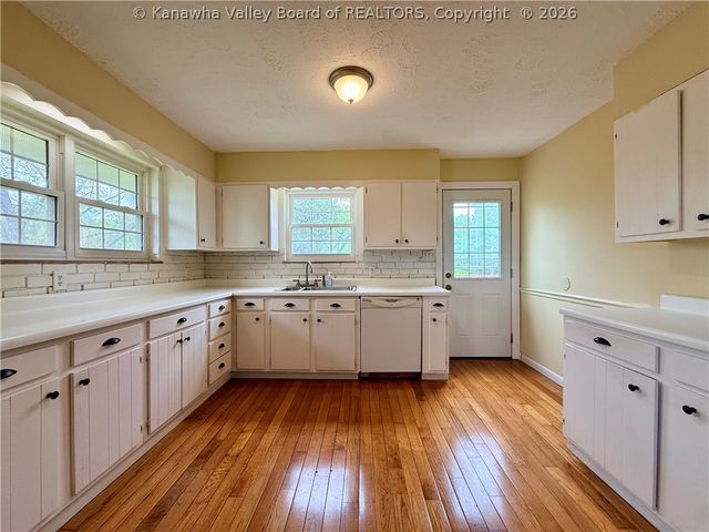 104 Ruby Lane, Sissonville, WV 25320
