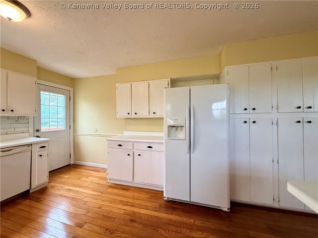 104 Ruby Lane, Sissonville, WV 25320