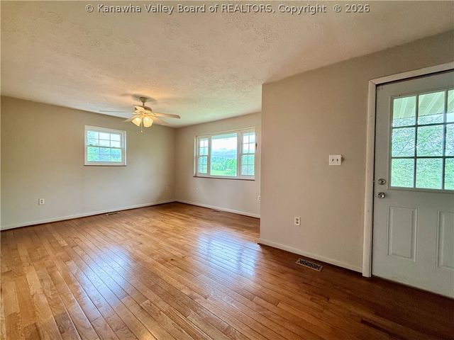104 Ruby Lane, Sissonville, WV 25320