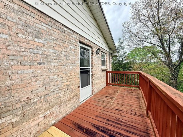 104 Ruby Lane, Sissonville, WV 25320