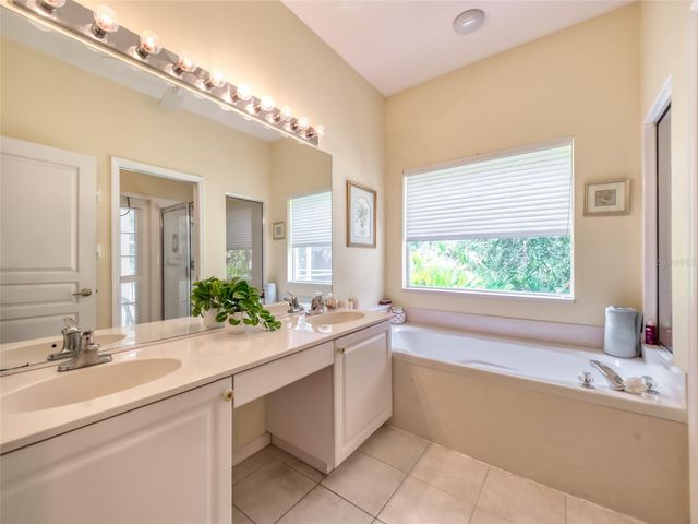 8310 WHISPERING WOODS COURT, Bradenton, FL 34202