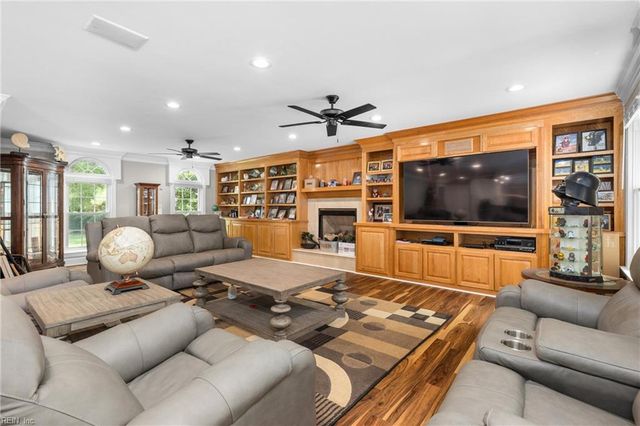 641 Ravenwoods DR, Chesapeake, VA 23322