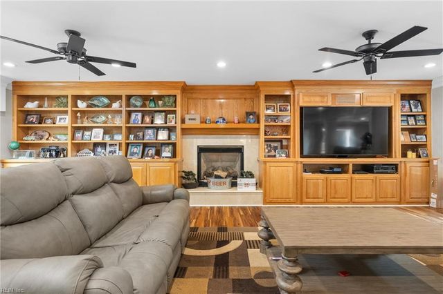 641 Ravenwoods DR, Chesapeake, VA 23322