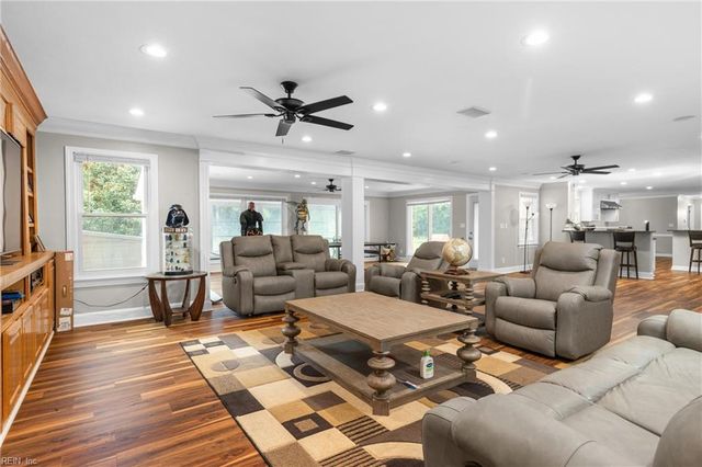 641 Ravenwoods DR, Chesapeake, VA 23322