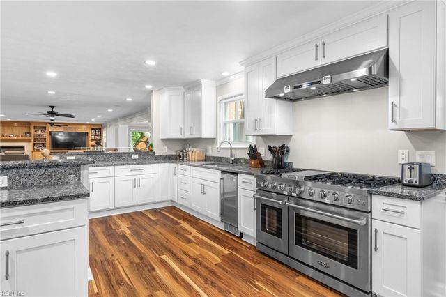 641 Ravenwoods DR, Chesapeake, VA 23322