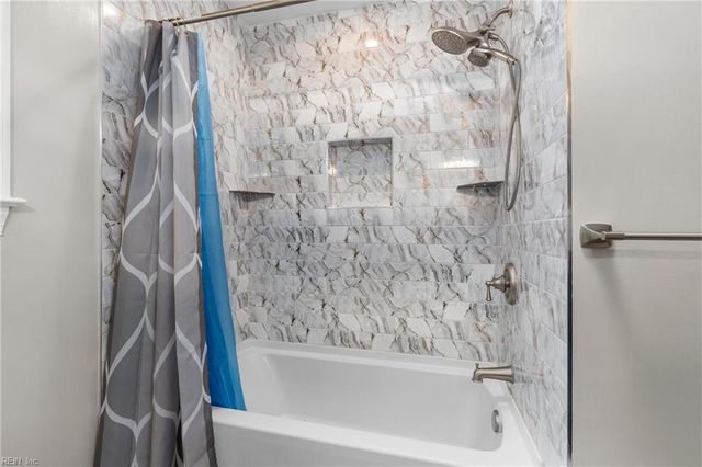 641 Ravenwoods DR, Chesapeake, VA 23322