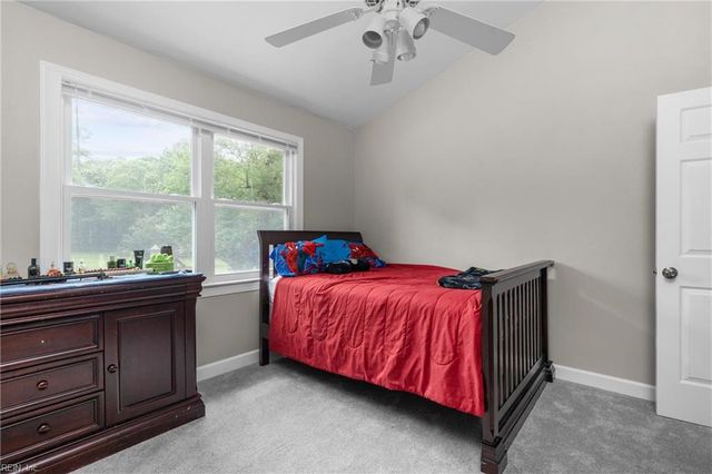 641 Ravenwoods DR, Chesapeake, VA 23322