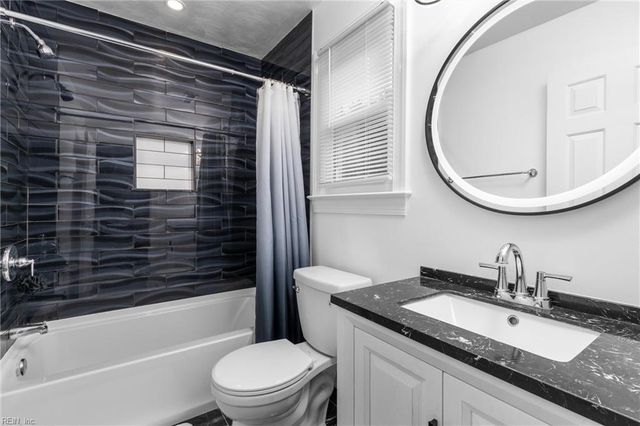 641 Ravenwoods DR, Chesapeake, VA 23322