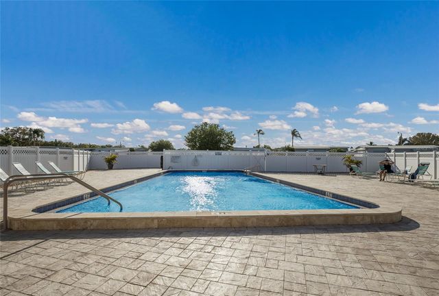 5619 BAYSHORE ROAD 111, Palmetto, FL 34221