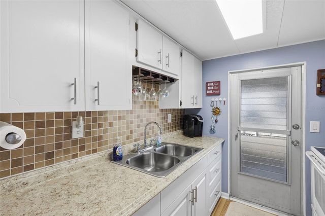 5619 BAYSHORE ROAD 111, Palmetto, FL 34221