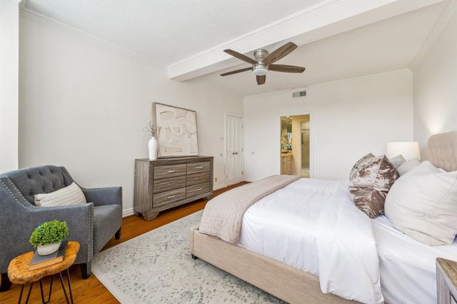 49 Briar Hollow Lane 504, Houston, TX 77027