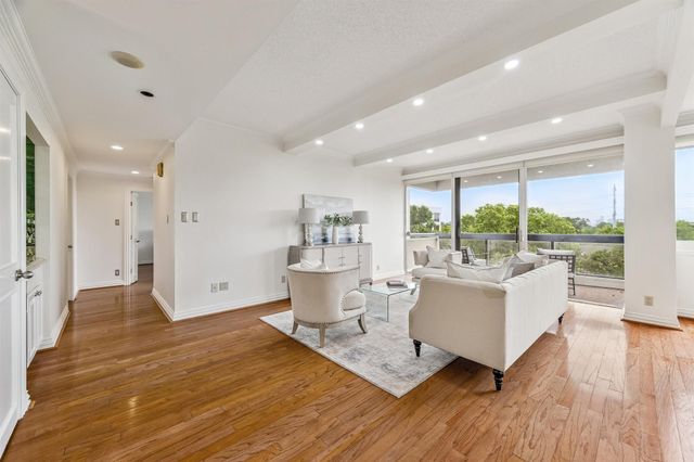 49 Briar Hollow Lane 504, Houston, TX 77027