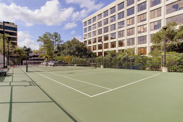 49 Briar Hollow Lane 504, Houston, TX 77027