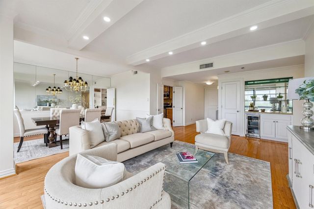 49 Briar Hollow Lane 504, Houston, TX 77027