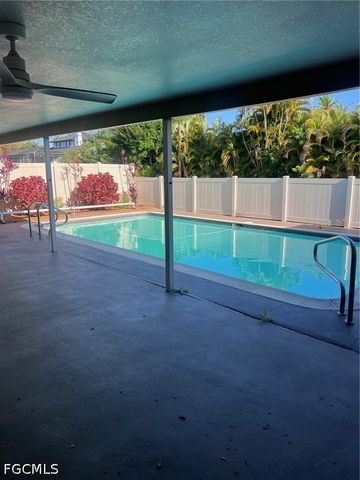 3705 Stoneridge CT, Fort Myers, FL 33908