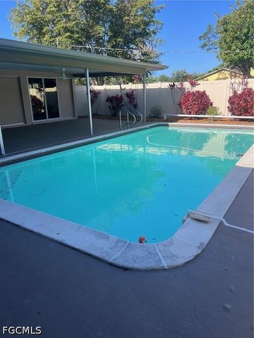 3705 Stoneridge CT, Fort Myers, FL 33908