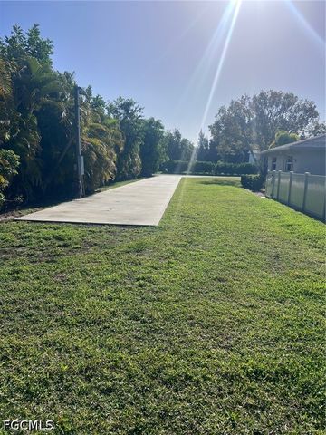 3705 Stoneridge CT, Fort Myers, FL 33908