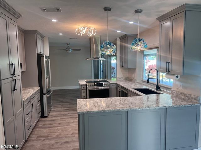 3705 Stoneridge CT, Fort Myers, FL 33908