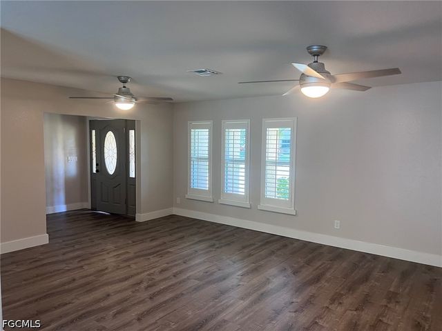 3705 Stoneridge CT, Fort Myers, FL 33908