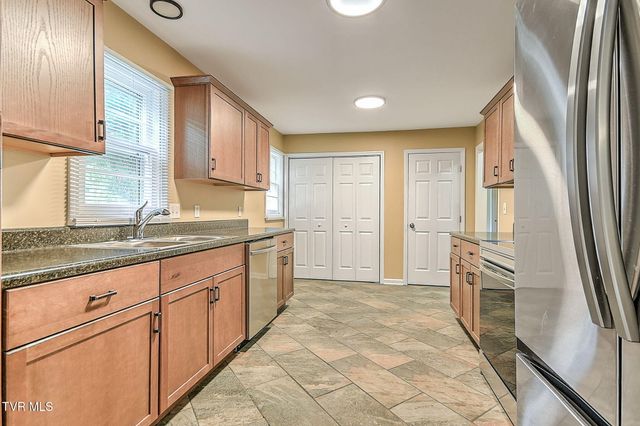 500 Peach Orchard Drive, Kingsport, TN 37665